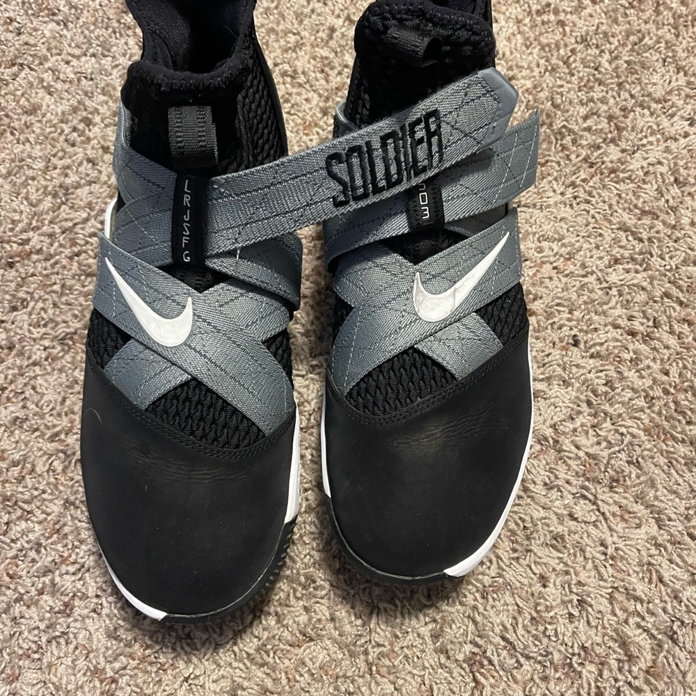 Nike LeBron Soldier size 11